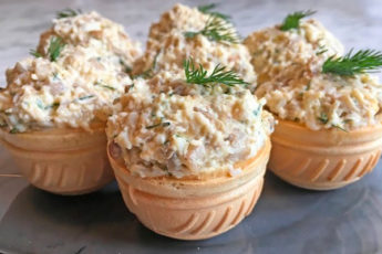 Тарталетки с грибной начинкой: легкая закуска на любой стол