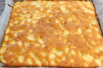 Мега вкусный сдобный пирог с яблоками для семейного чаепития