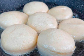 Вкусный хлеб на сковороде: казахские баурсаки, отличная замена хлеба