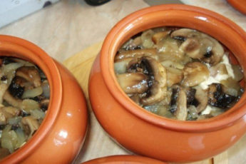 Мясо с картофелем и сыром в горшочке. Сытное и аппетитное блюдо!