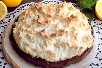 Песочный пирог с лимонной начинкой и меренгой