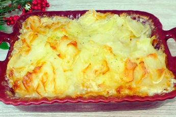 Заливаю сырую картошку молоком, а затем в духовку: вкусно и просто